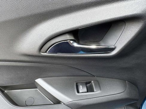 Used 2025 Chevrolet Trax LS w/ LS Convenience Package image 34