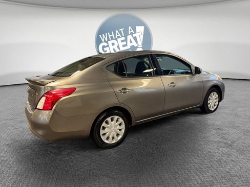 Used 2014 Nissan Versa SV image 3
