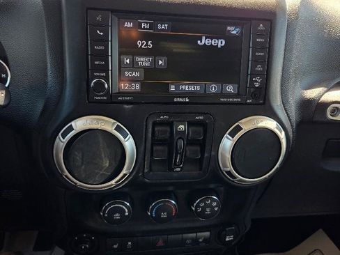 Used 2017 Jeep Wrangler Unlimited Sahara w/ Dual Top Group AWD/4WD image 21
