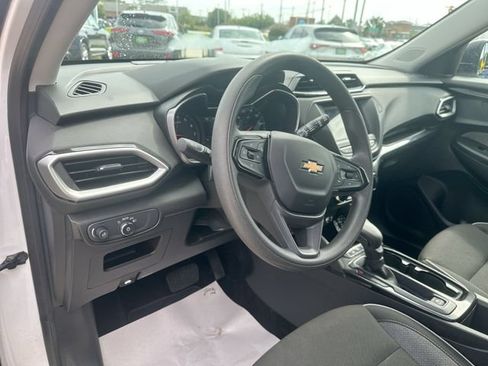 Used 2023 Chevrolet TrailBlazer LS AWD/4WD image 12