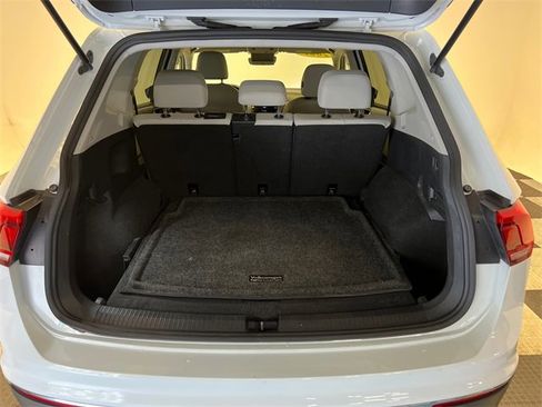 Used 2021 Volkswagen Tiguan SE image 5