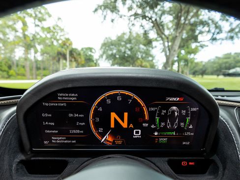 Used 2018 McLaren 720S Luxury RWD image 46