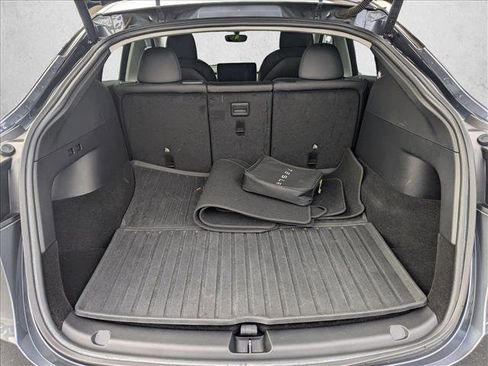 Used 2022 Tesla Model Y Long Range image 7