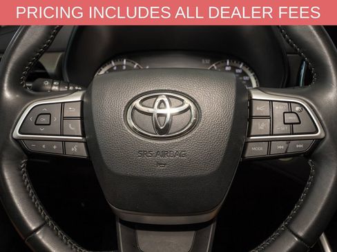 Used 2025 Toyota Highlander LE FWD image 19