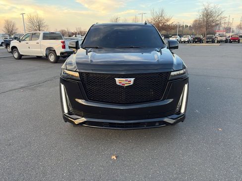 Used 2022 Cadillac Escalade Sport Platinum image 2