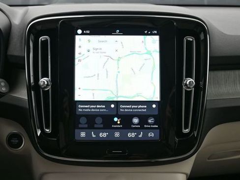 Used 2024 Volvo XC40 B5 Plus w/ Protection Package Premier AWD/4WD image 14