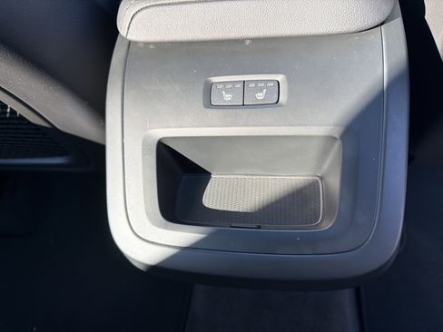 Certified 2025 Volvo XC60 B5 Plus image 37