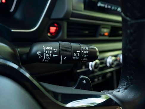 Used 2023 Honda Pilot Touring image 25