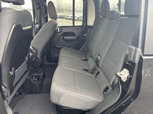 Used 2024 Jeep Gladiator Rubicon w/ Technology Group image 20