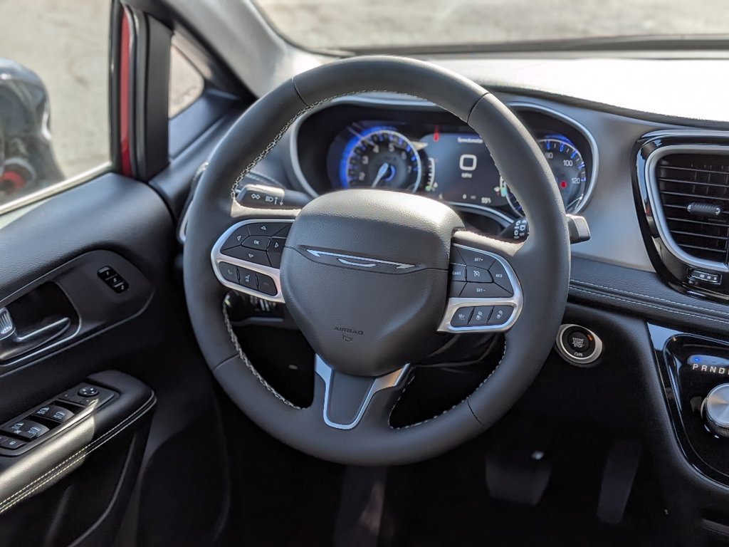 New 2027 Chrysler Pacifica Select AWD/4WD image 18
