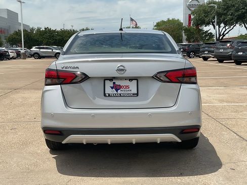 Used 2020 Nissan Versa S FWD image 6
