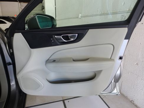 Used 2020 Volvo S60 T5 Momentum image 57