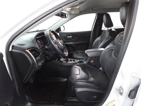 Used 2019 Jeep Cherokee Overland w/ Technology Group AWD/4WD image 23