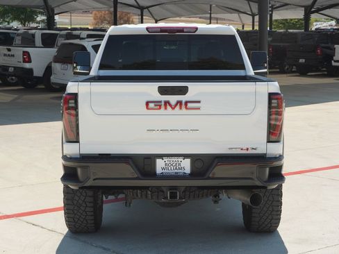 Used 2025 GMC Sierra 2500 AT4X AWD/4WD image 4