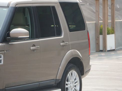 Used 2015 Land Rover LR4 HSE LUX image 40