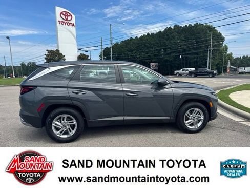 Used 2025 Hyundai Tucson SE FWD image 2