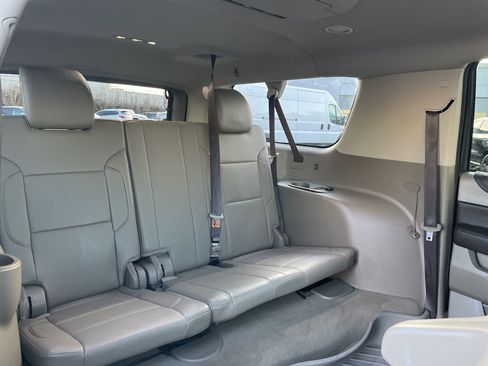 Used 2020 Chevrolet Suburban LT image 23