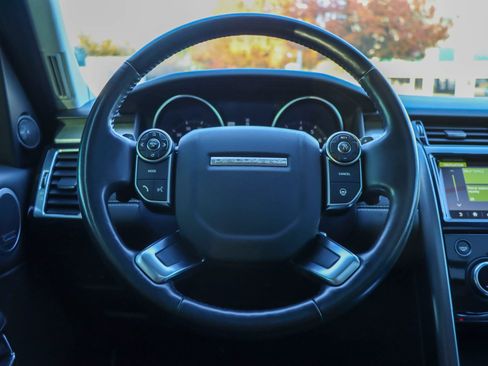 Used 2017 Land Rover Discovery First Edition image 32