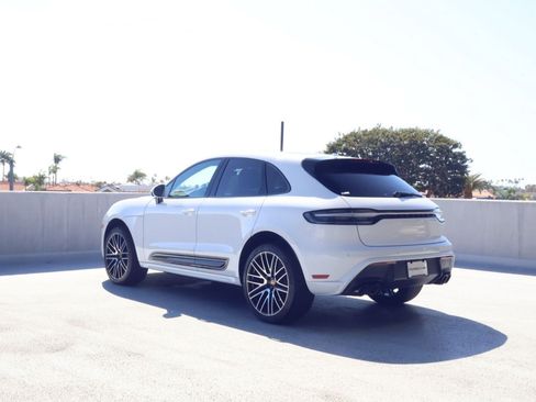 Certified 2026 Porsche Macan AWD/4WD image 3