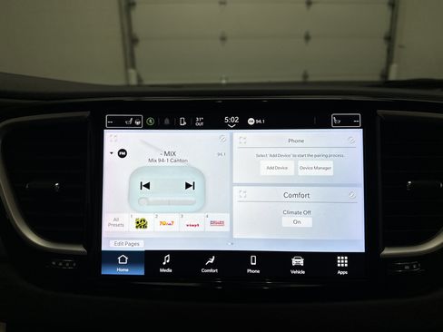 Used 2024 Chrysler Pacifica Touring-L image 30