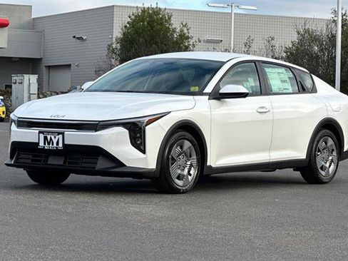 New 2025 Kia K4 LX image 8