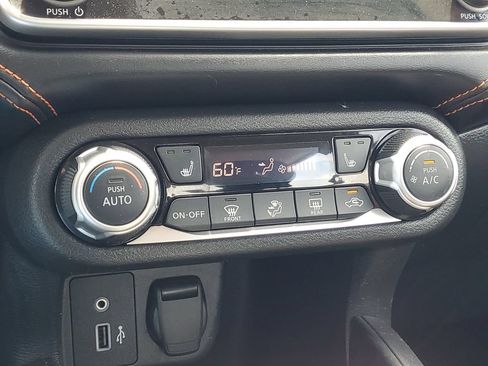 Used 2022 Nissan Versa SR w/ Convenience Package FWD image 26