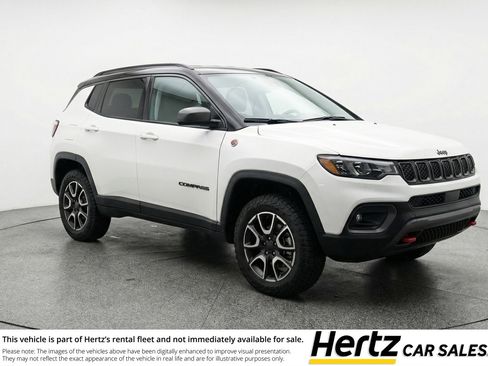 Used 2025 Jeep Compass Trailhawk AWD/4WD image 1
