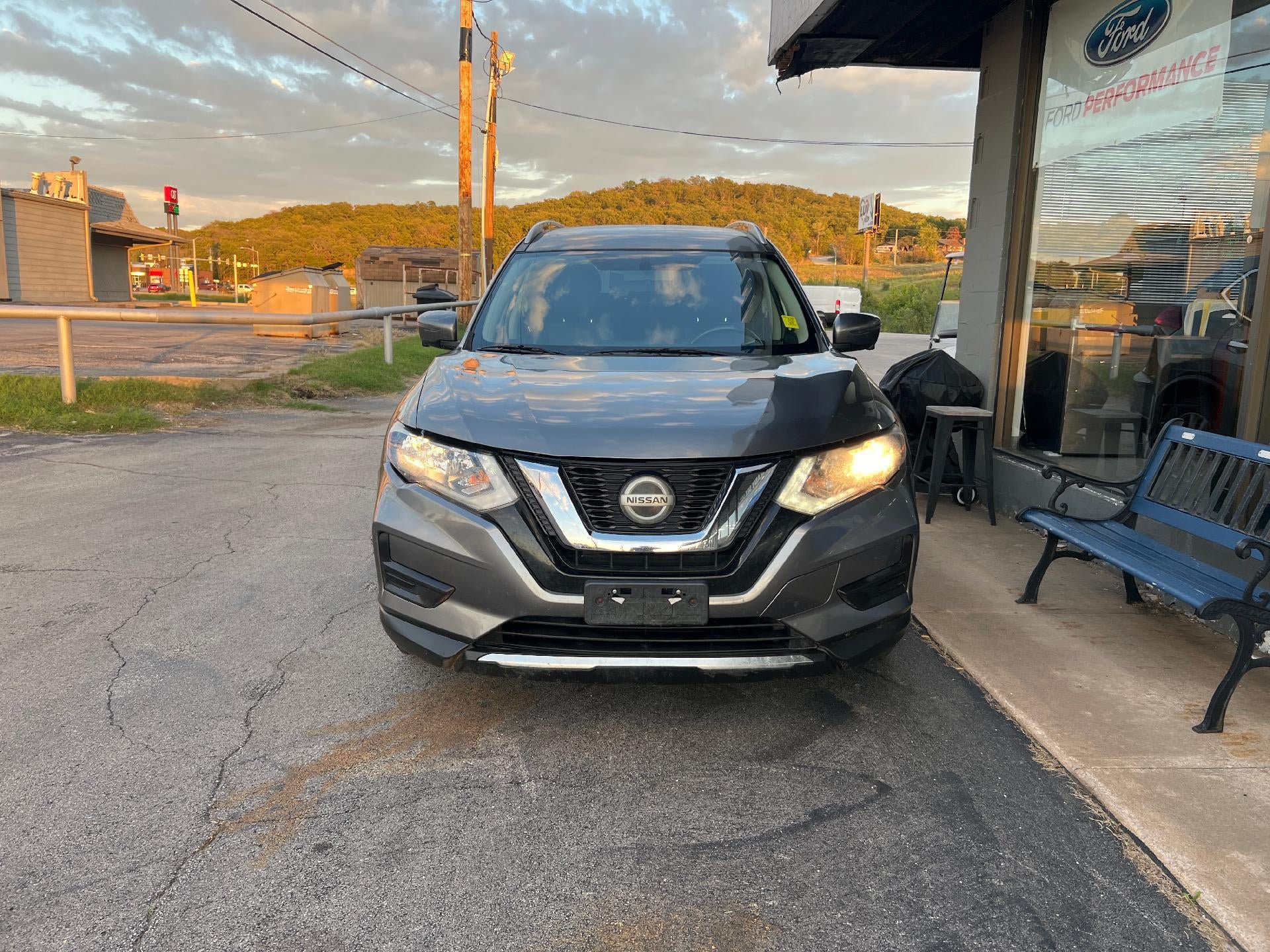 Used 2018 Nissan Rogue SV w/ Premium Package AWD/4WD image 3