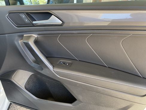 Used 2023 Volkswagen Tiguan SE w/ Panoramic Sunroof Package FWD image 35