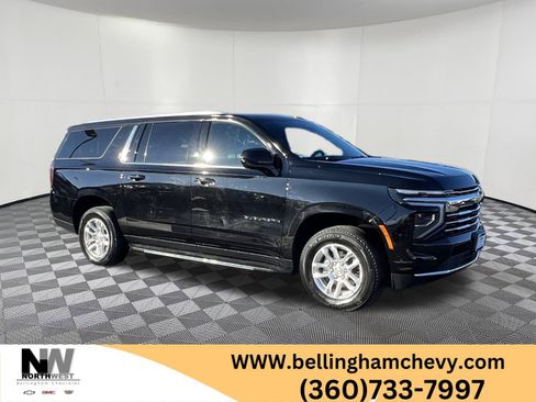 Used 2025 Chevrolet Suburban LT image 1