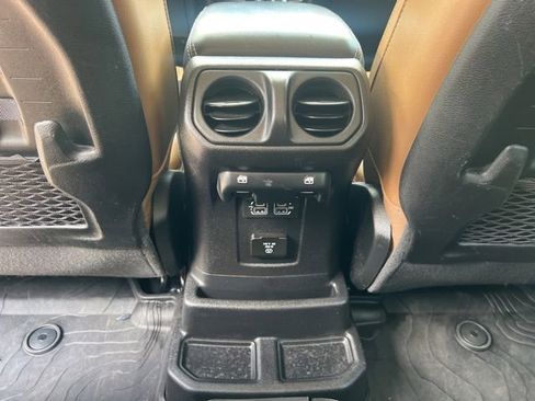Used 2020 Jeep Wrangler Unlimited Rubicon w/ Dual Top Group AWD/4WD image 17