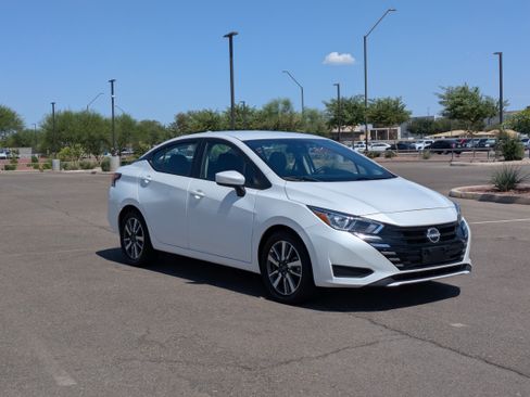 Used 2024 Nissan Versa SV FWD image 7