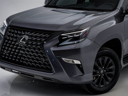 Used 2023 Lexus GX 460 Premium w/ Premium Package image 4