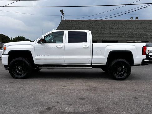 Used 2015 GMC Sierra 2500 Denali w/ Duramax Plus Package AWD/4WD image 7