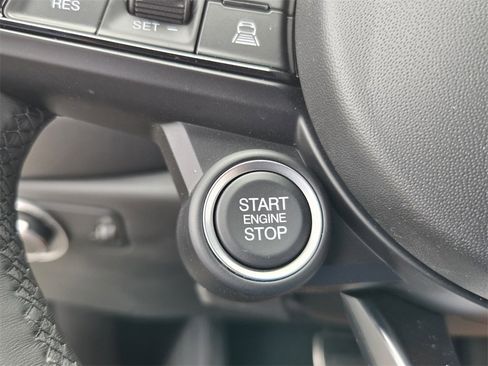 Used 2025 Alfa Romeo Tonale image 23