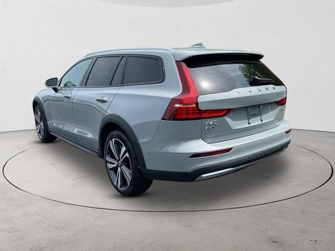 Certified 2025 Volvo V60 B5 Cross Country Plus AWD/4WD image 3