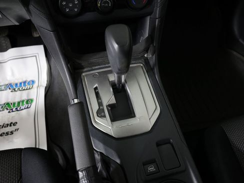 Used 2018 Subaru Crosstrek 2.0i AWD/4WD image 36