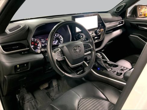 Used 2023 Toyota Highlander XSE AWD/4WD image 18