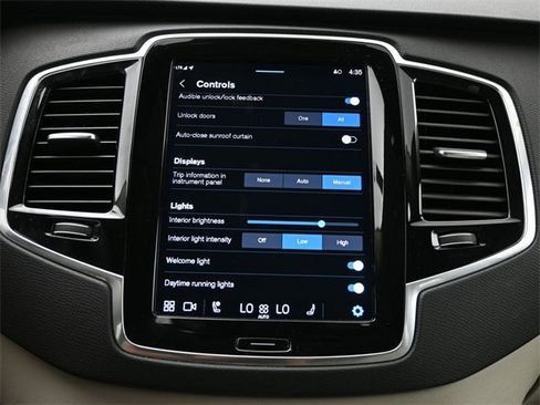 Used 2024 Volvo XC90 B5 Plus w/ Protection Package Premier image 18