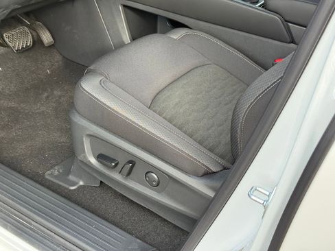 New 2025 Nissan Pathfinder SV image 4