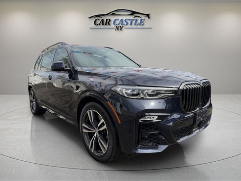 Used 2022 BMW X7 xDrive40i w/ M Sport Package AWD/4WD image 4