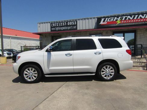 Used 2017 Toyota Sequoia Platinum RWD image 2