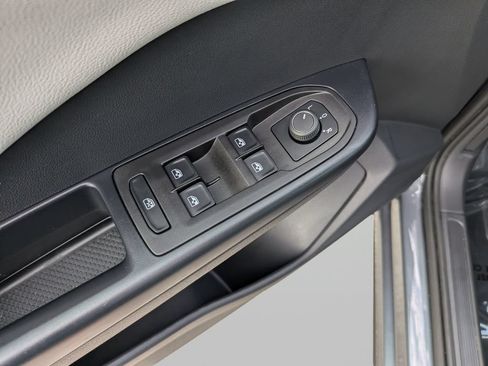 Certified 2025 Volkswagen Taos S FWD image 15