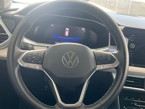 Used 2025 Volkswagen Taos SE image 29