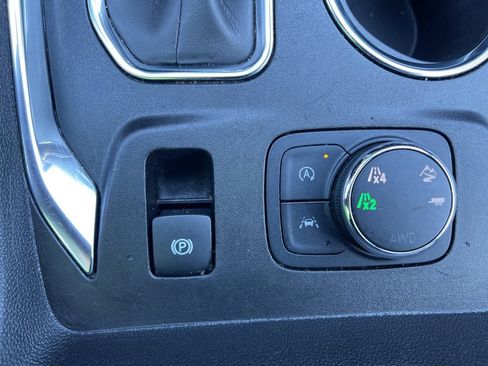 Used 2023 Chevrolet Traverse LT w/ LPO, Floor Liner Package image 32