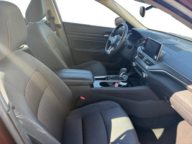 Used 2024 Nissan Altima 2.5 SV FWD image 12