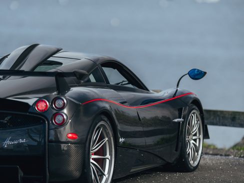 Used 2014 Pagani Huayra RWD image 11