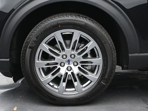 New 2025 Ford Explorer Active w/ Active Comfort Package image 23