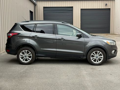 Used 2017 Ford Escape SE w/ Equipment Group 201A AWD/4WD image 11