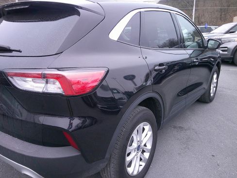 Certified 2022 Ford Escape SE w/ Cold Weather Package image 5